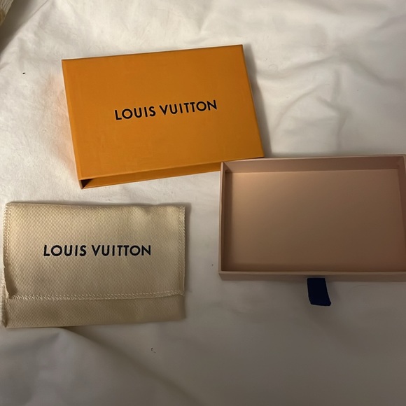Louis Vuitton card holder box and dust bag. Authentic. - Picture 2 of 2